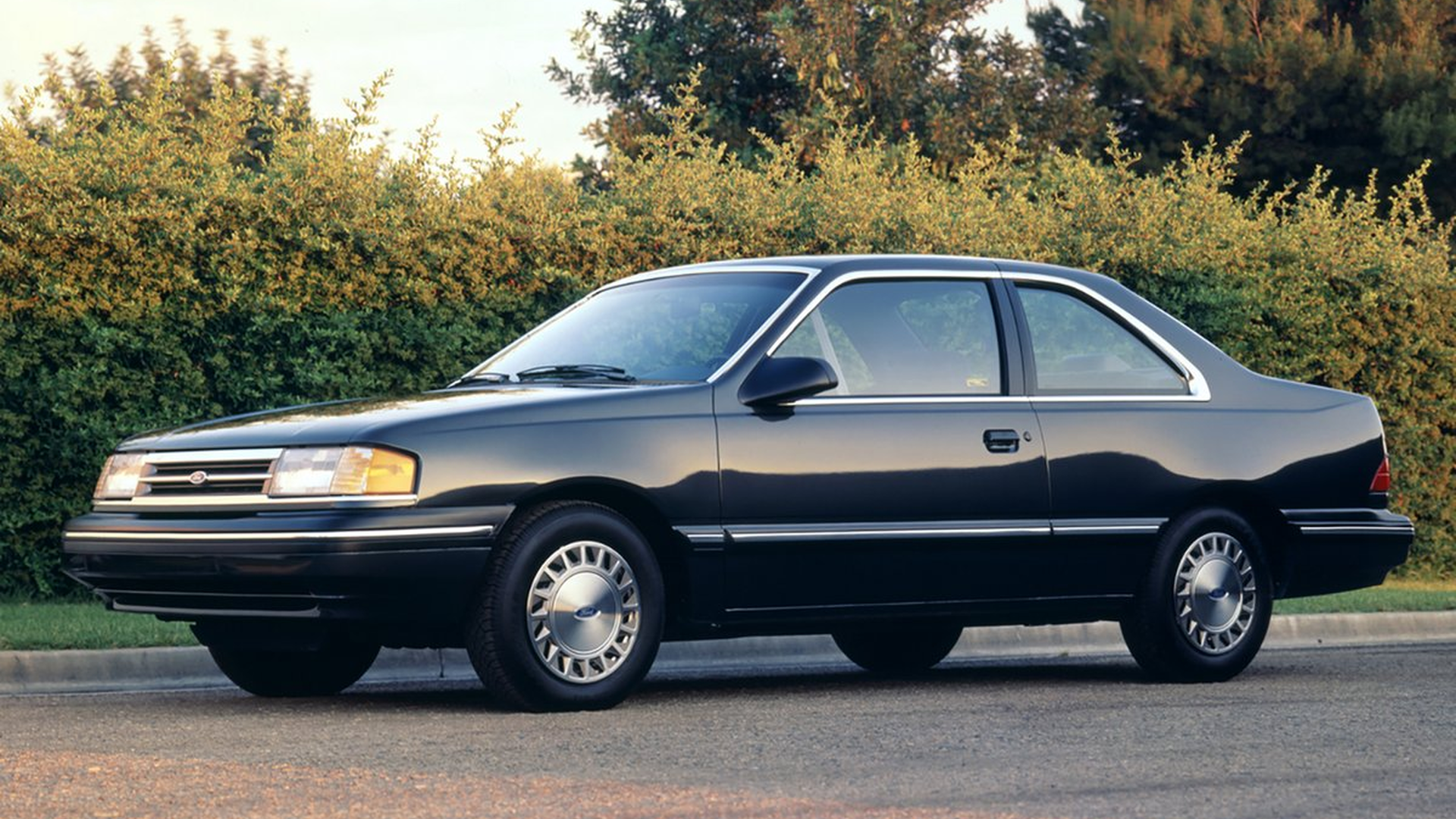 Ford Tempo Exterior Photo