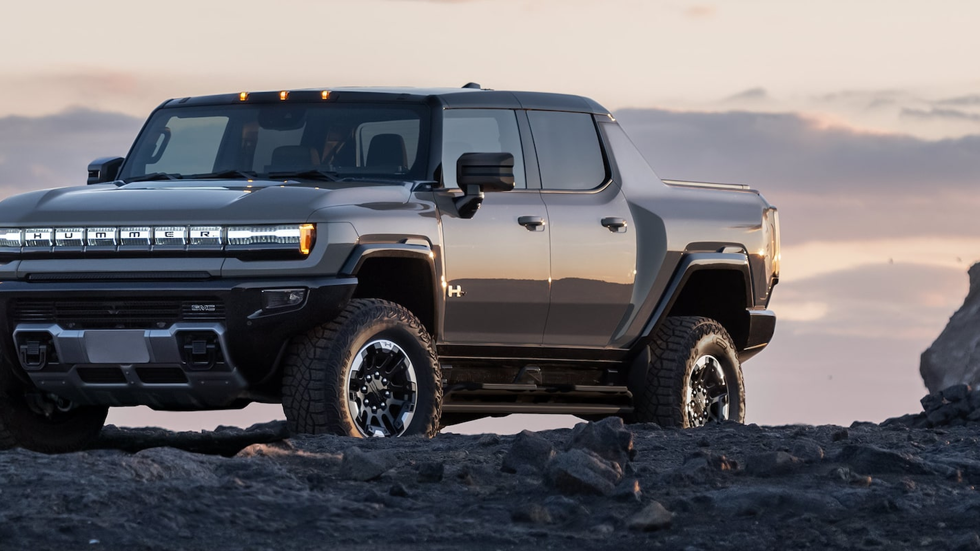 GMC Hummer EV Pickup Exterior Photo