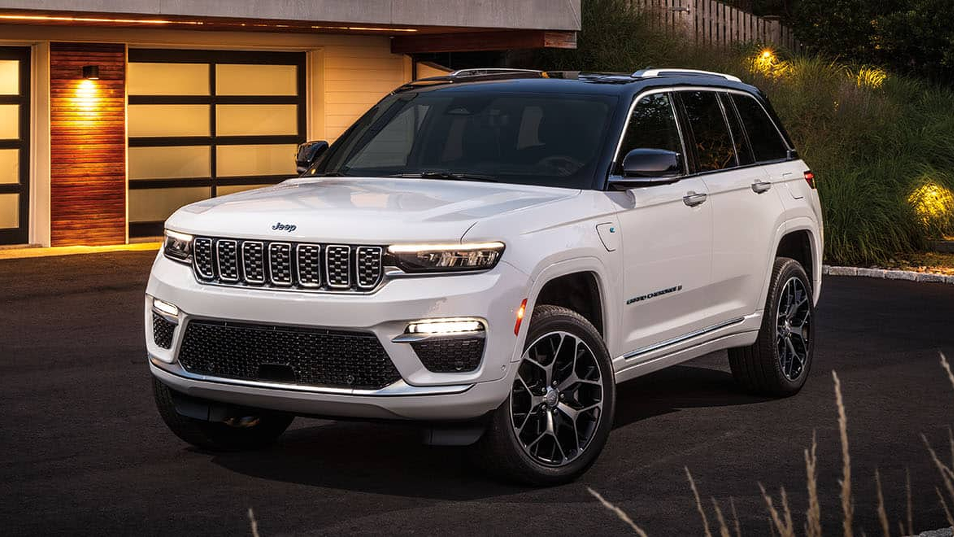 Jeep Grand Cherokee Exterior Photo